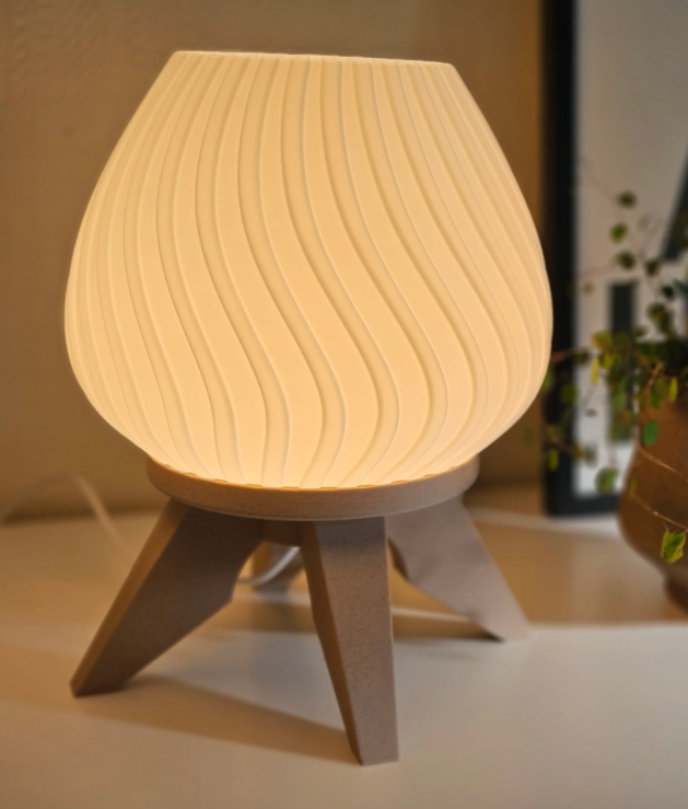 İskandinav Esintili Modern Masa Lambası